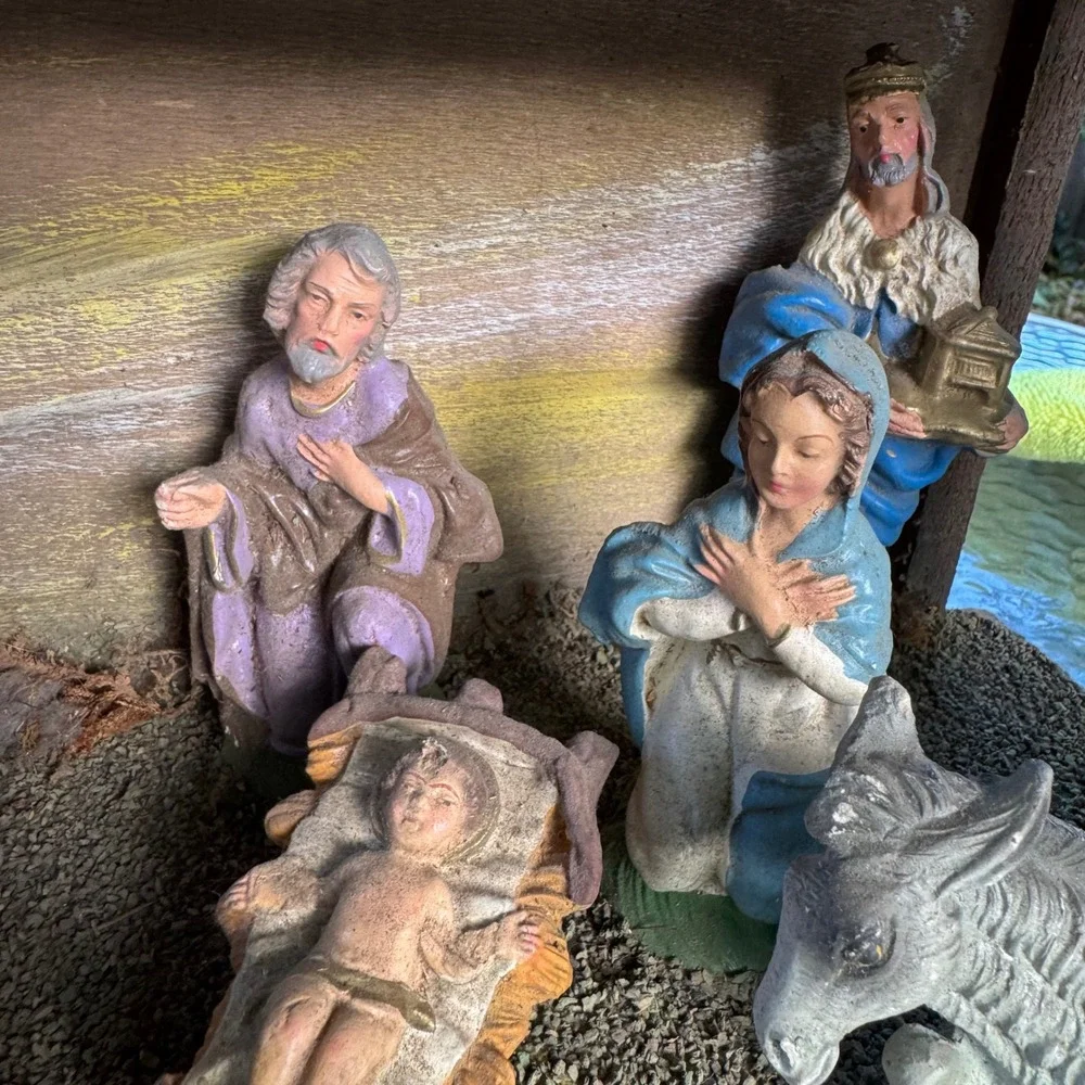 Vintage Italian Wood Nativity Scene Creche Stable w Fixed Hand Painted Figurines